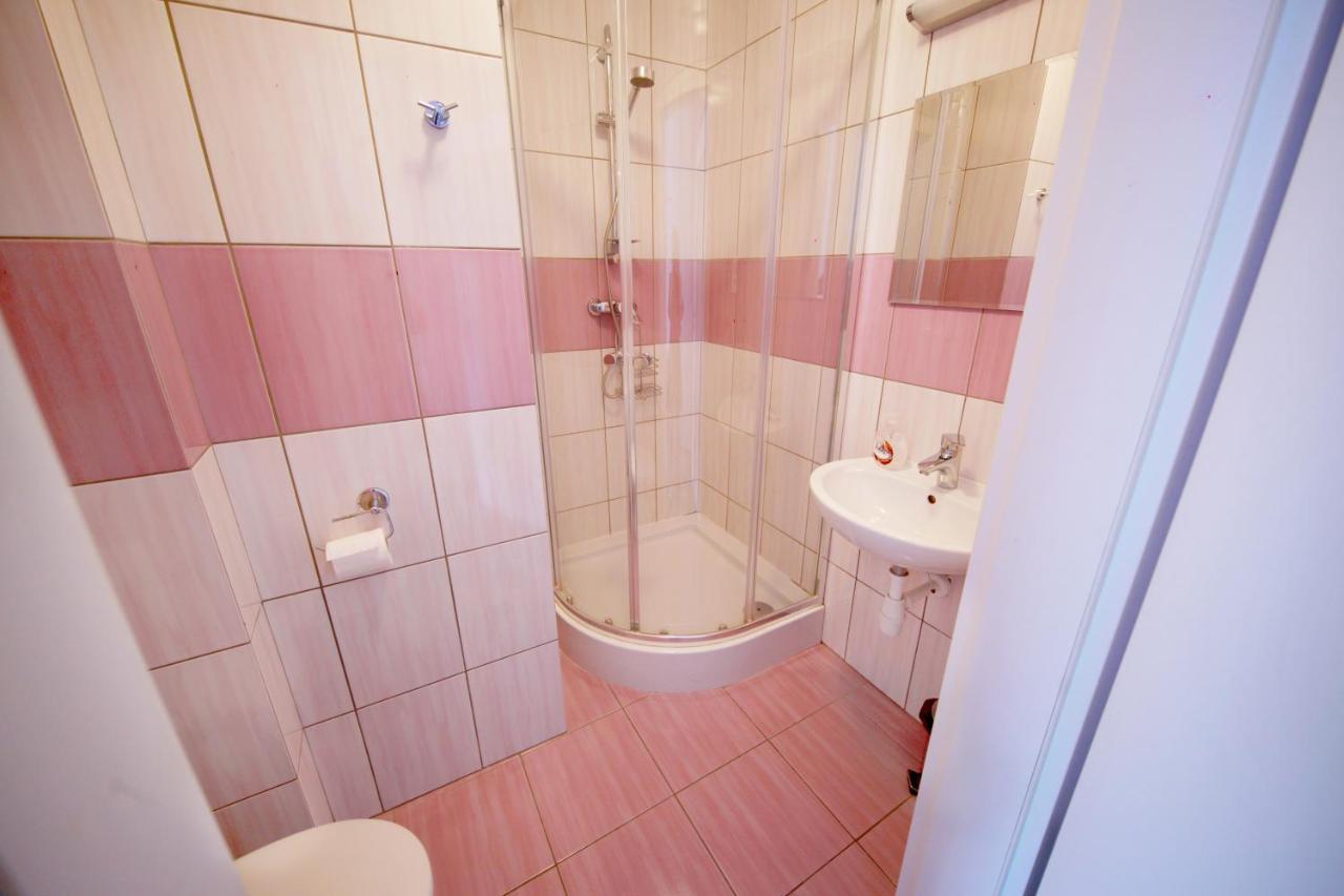 Pokój jednoosobowy z prywatną łazienką